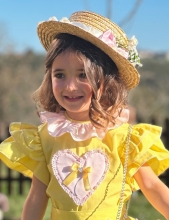 HAT WITH FLOWERS AND BOWS